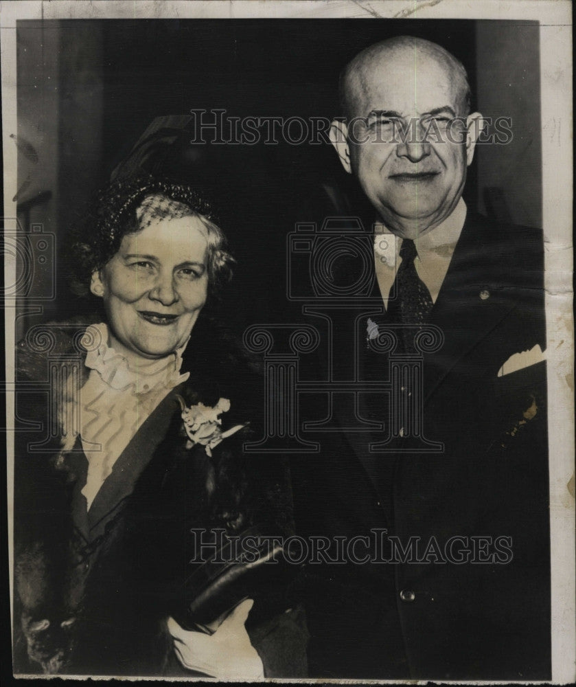 1949 Press Photo Louis Johnson Secretary of Defense &amp; His Wife at the Pentagon - Historic Images