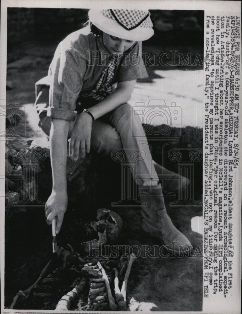 1965 Press Photo Lynda Bird Johnson Daughter of 1st Family Finds Skeleton 6000 - Historic Images