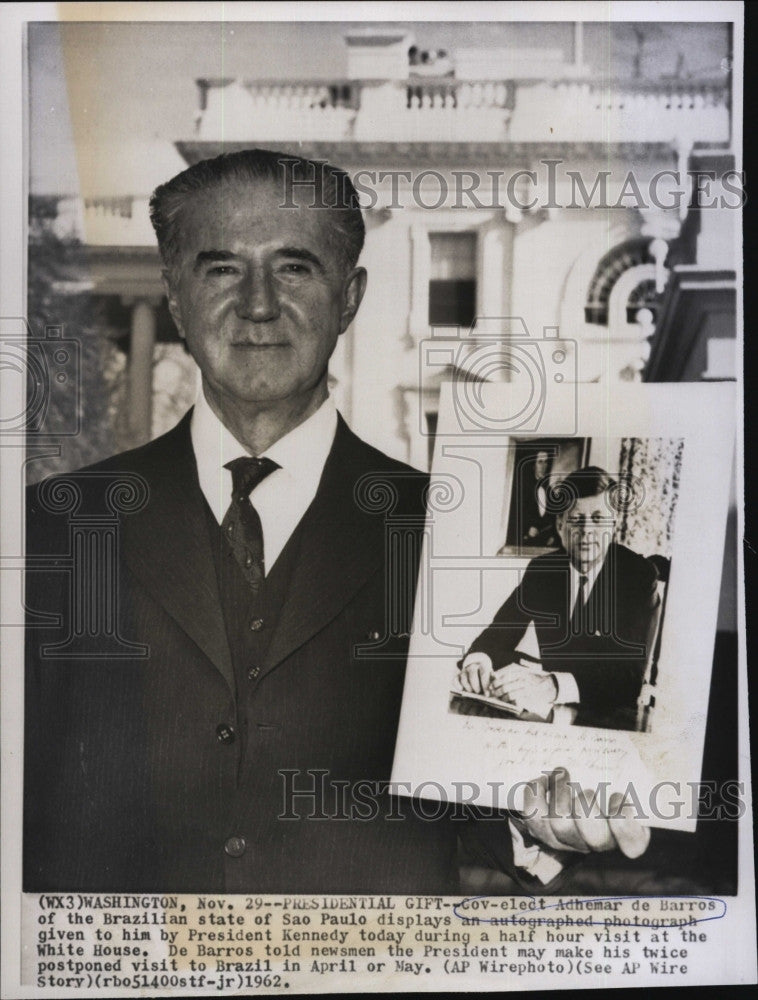 1962 Press Photo Brazxilian Gov elect Adhemar de Barros & photo of Pres Kennedy - Historic Images