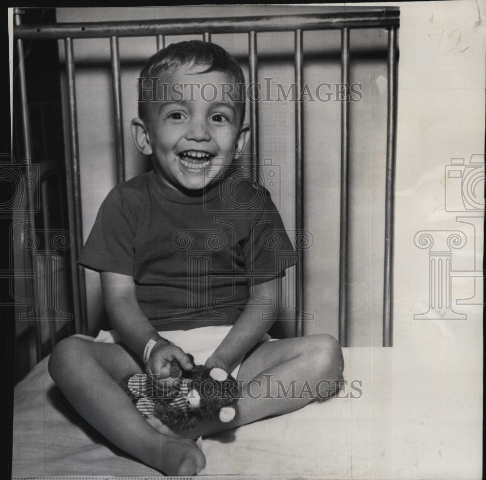 1961 Press Photo Fernando Enrique Barron,Bolivian child in US hospital - Historic Images