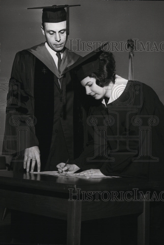 1962 Press Photo Brandeis Univ. Sybil Schwartz &amp; Dr Jean-Pierre Barricelli - Historic Images