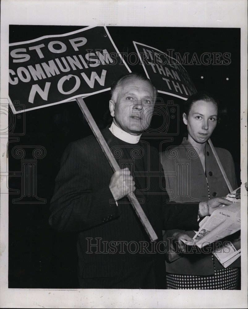 1958 Press Photo Rev. Oswald Blumit, Mrs. Edith Robiller - Historic Images