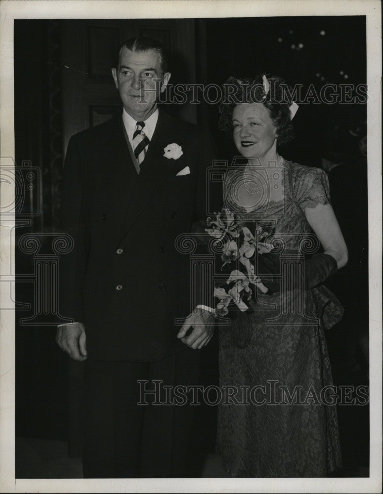 1944 Press Photo Mrs. Elise Sparrow, Harry Dorsey Watts - Historic Images