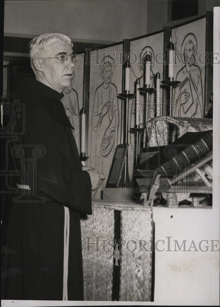 1956 Press Photo Rev. Eustace J. Smith - Historic Images