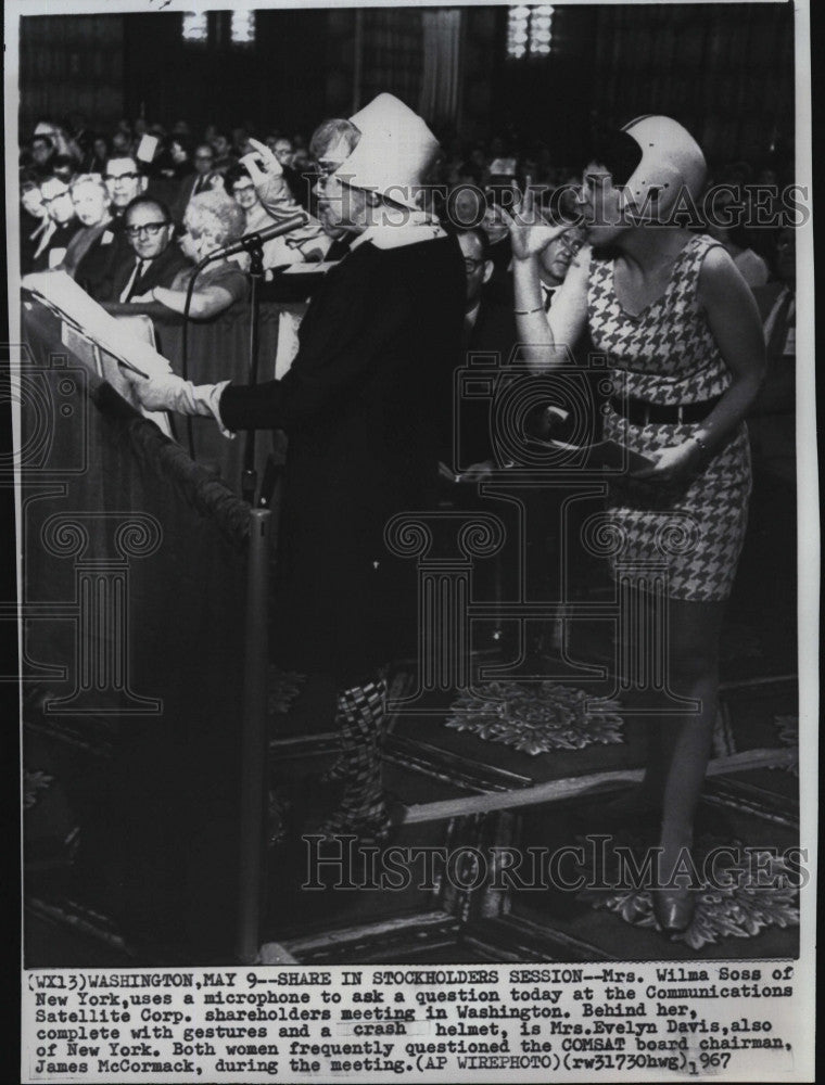 1967 Press Photo Mrs Wilma Soss at Comm Satellite Corp, shareholder meeting - Historic Images
