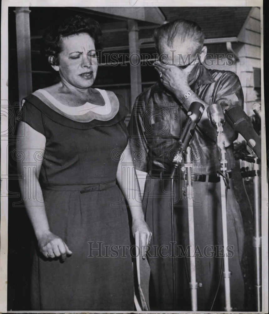 1956 Mr &amp; Mrs. Morris Weinberger appeal for return of 5 week old son - Historic Images