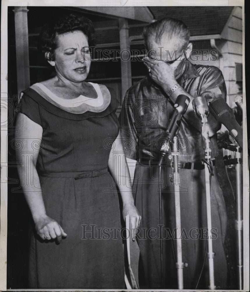 1956 Mr & Mrs. Morris Weinberger appeal for return of 5 week old son - Historic Images