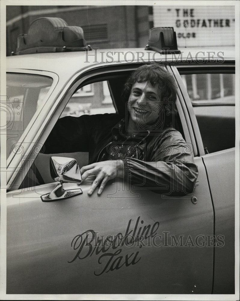 1972 Press Photo Brookline cab driver Peter Weinen wins $50,000 - Historic Images