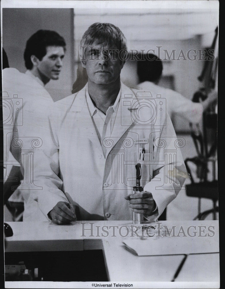 1975 Press Photo George Peppard starring in  &quot;One of Our Own&quot; - Historic Images