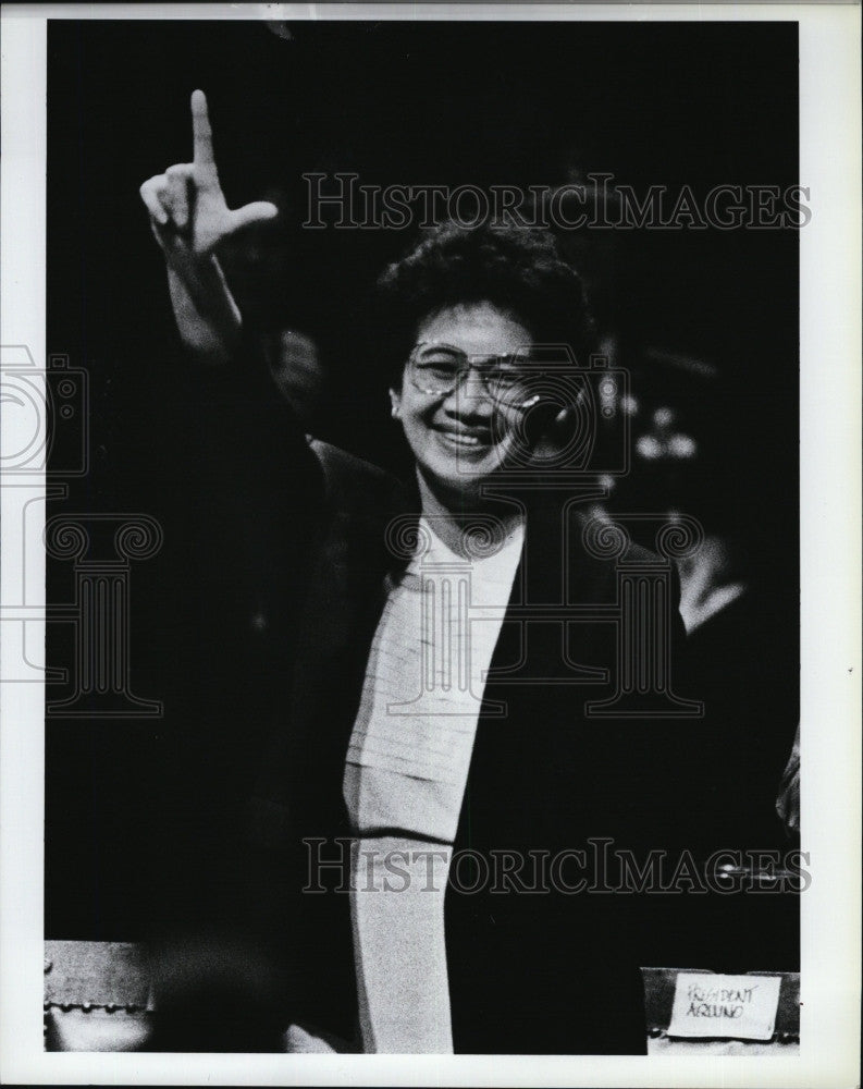 1986 Press Photo Corazon Aquino, Philippine Pres at Harvard - Historic Images