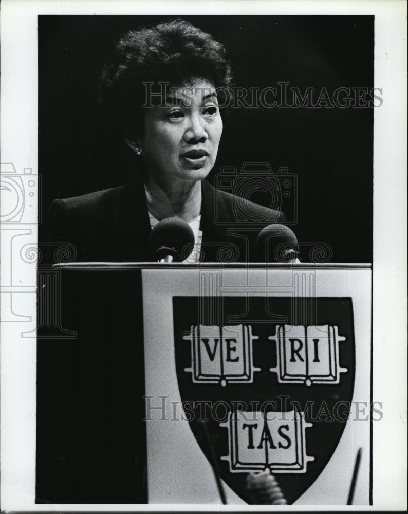 1986 Press Photo Corazon Aquino, Philippine President at Harvard - Historic Images