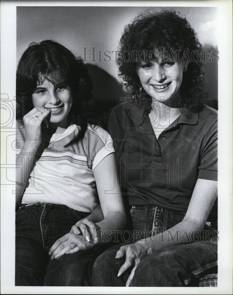 1985 Press Photo Louis Sposato&#39;s wife Martha, daughter Martha - Historic Images