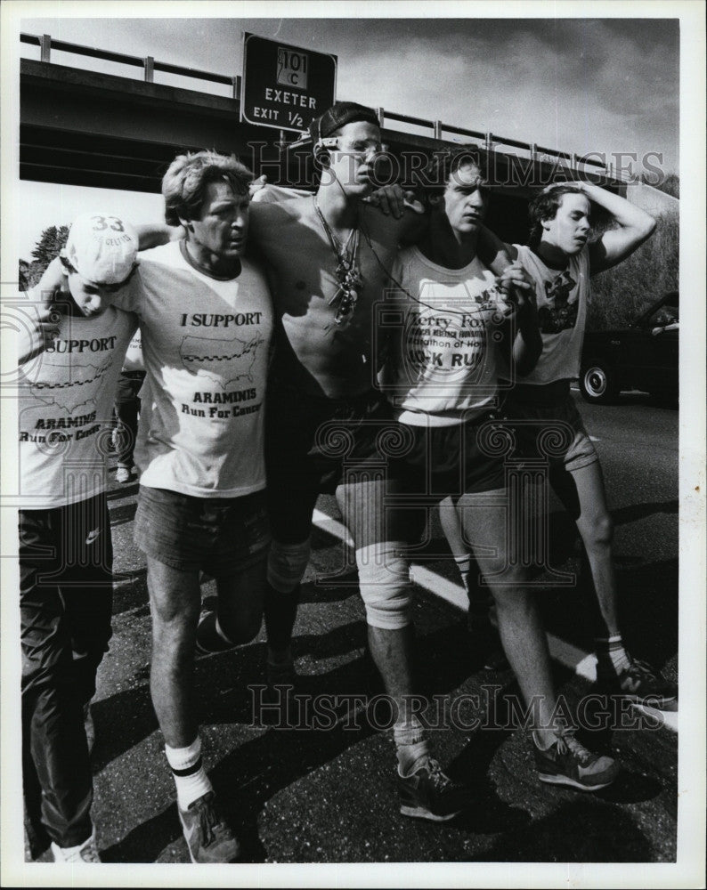 1984 Press Photo Gary Araminis &amp; friend in Boston marathon - Historic Images