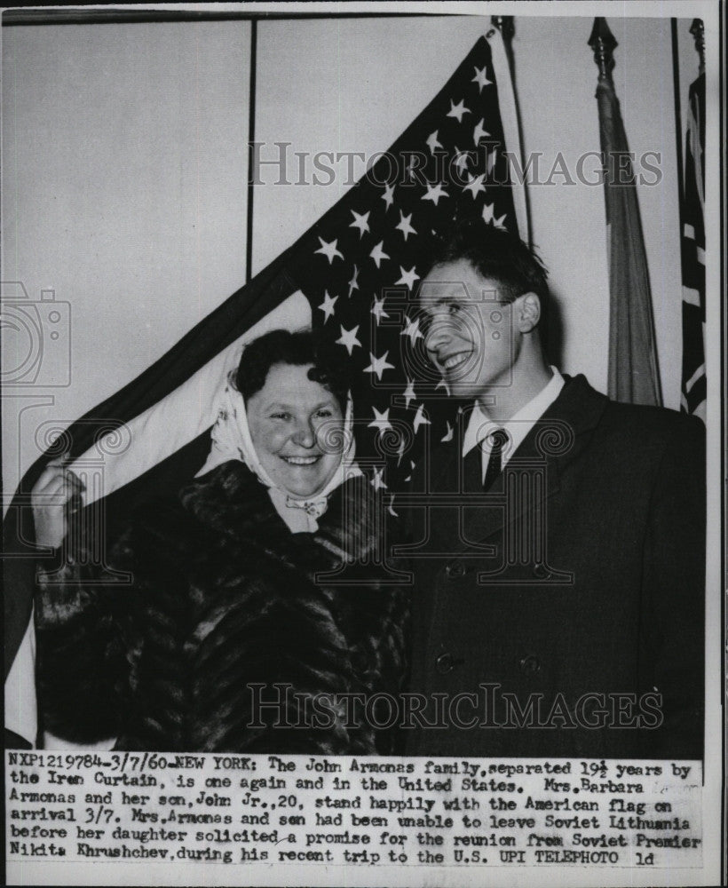 1960 Press Photo Barbara Armonas and son John in U.S. after leaving Lithuania - Historic Images