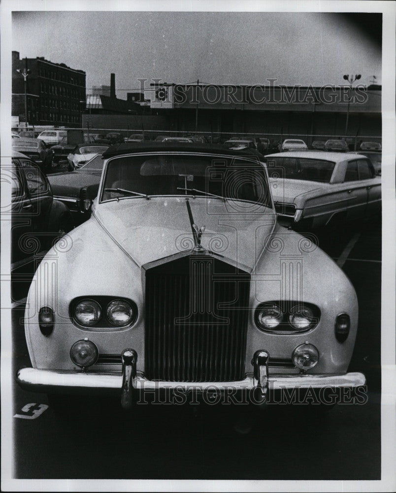 1977 Press Photo Rolls Royce Boston Police Impound For Unpaid Parking Fines - Historic Images