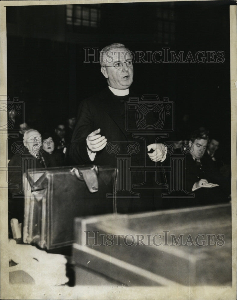 1939 Press Photo Monsigner Thomas Reynolds at child labor hearing - Historic Images