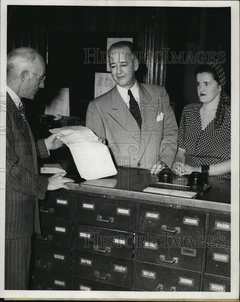 1949 Press Photo James F. Reynolds Files Nomination City Mayor Everett - Historic Images