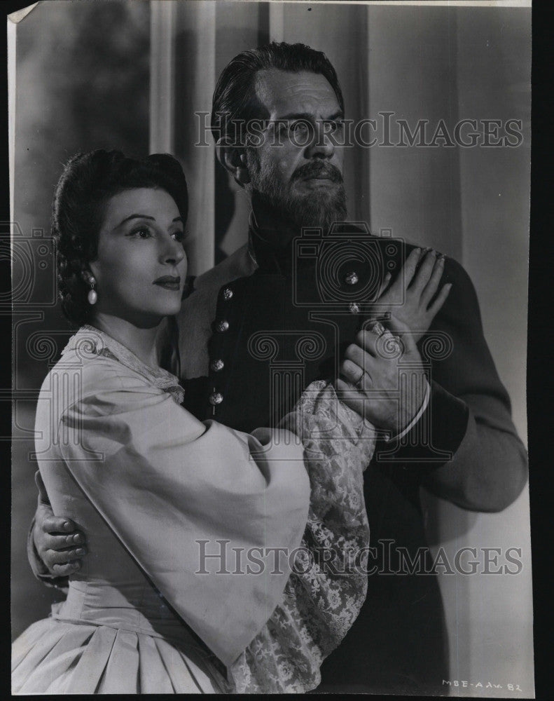 1948 Press Photo Katina Paxinou &amp; Raymond Masey&quot;Morning Becomes Electra&quot; - Historic Images