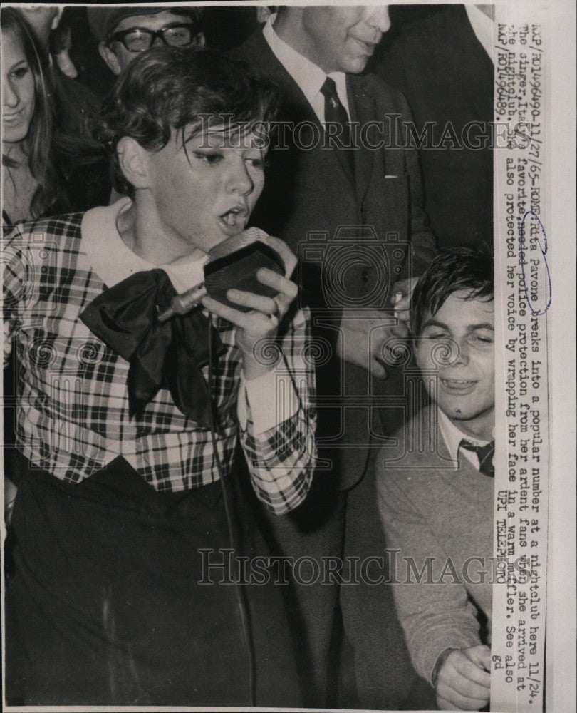 1965 Press Photo Rita Pavone at a nightclub - Historic Images
