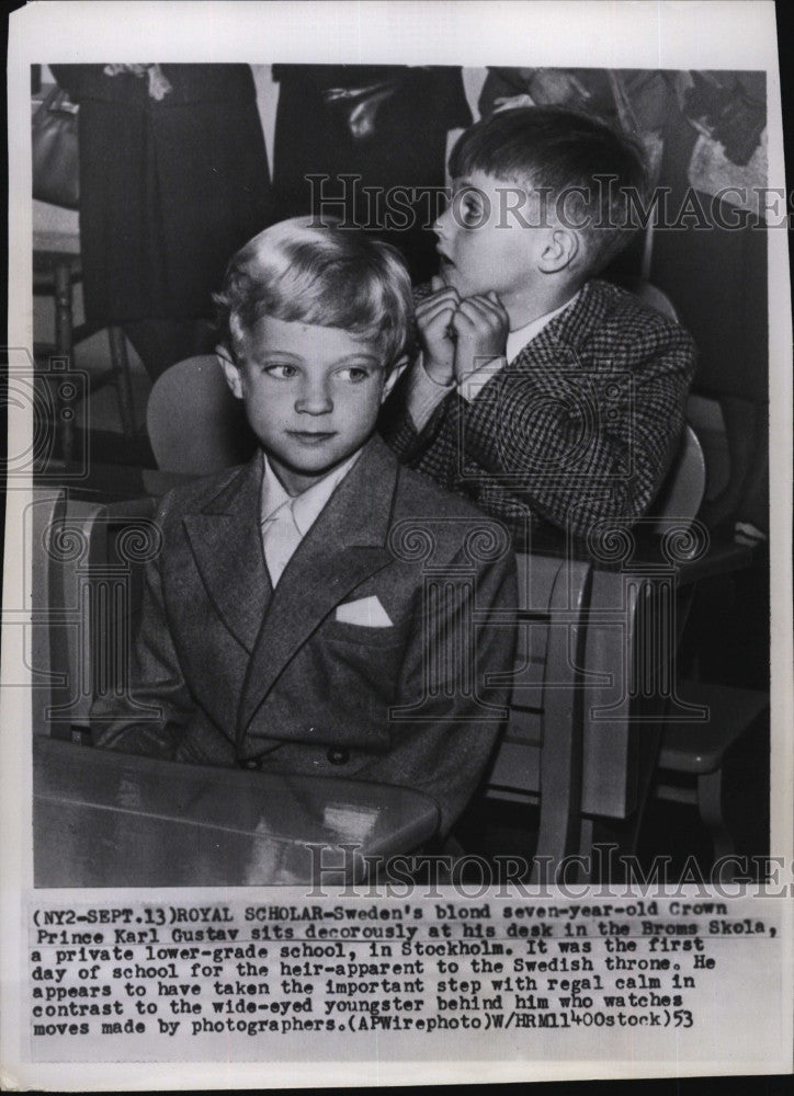 1953 Press Photo Crown Prince  Carl Gustav of Sweden in classroom - Historic Images