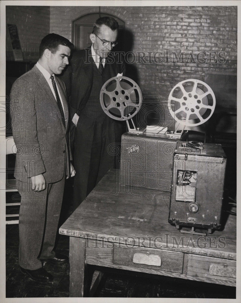 1957 Press Photo Kelsey Sweatt &amp; Roger Jaques Audio Visual Worshop - Historic Images