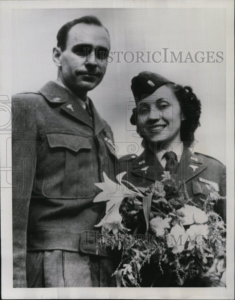 1951 Press Photo Captain E.J. Prejean &amp; bride 1st Lt Anne Donio - Historic Images