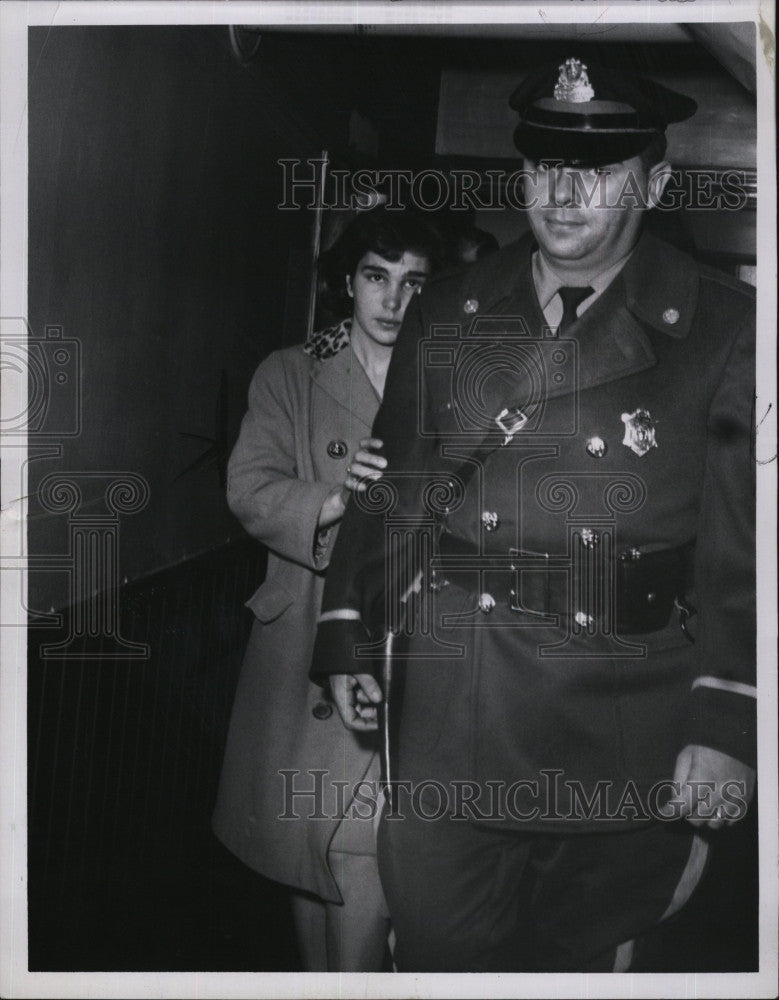 1967 Press Photo Cynthia Pultar and Trooper Gerald Sullivan - Historic Images