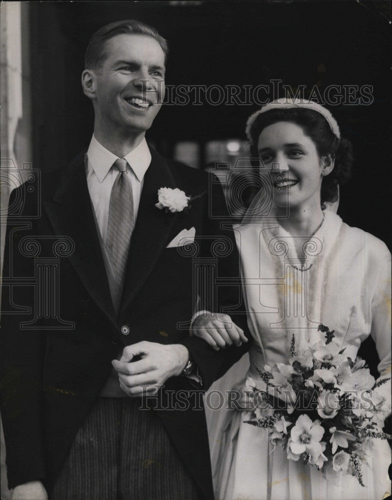 1948 Press Photo Mr. Loring Swain and Miss Elanore Purdy after wedding - Historic Images