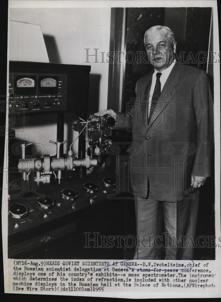 1955 Press Photo D.V. Svobeltsine chief Russian Scientist at peace conference - Historic Images