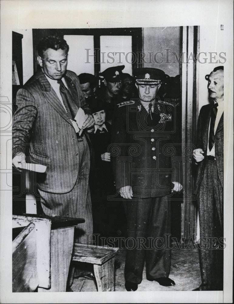 1946 Press Photo General Svoboda Czechoslovakian mister of war - Historic Images