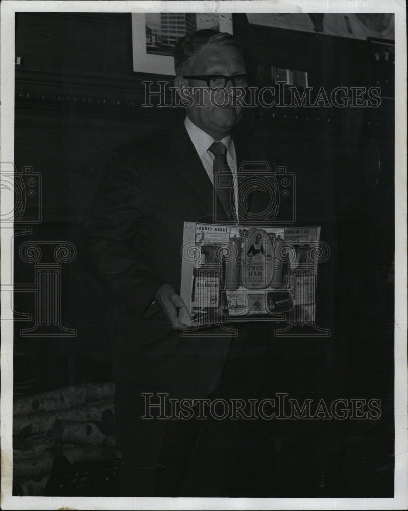 1969 Press Photo Cambridge Mayor Walter Sullivan - Historic Images