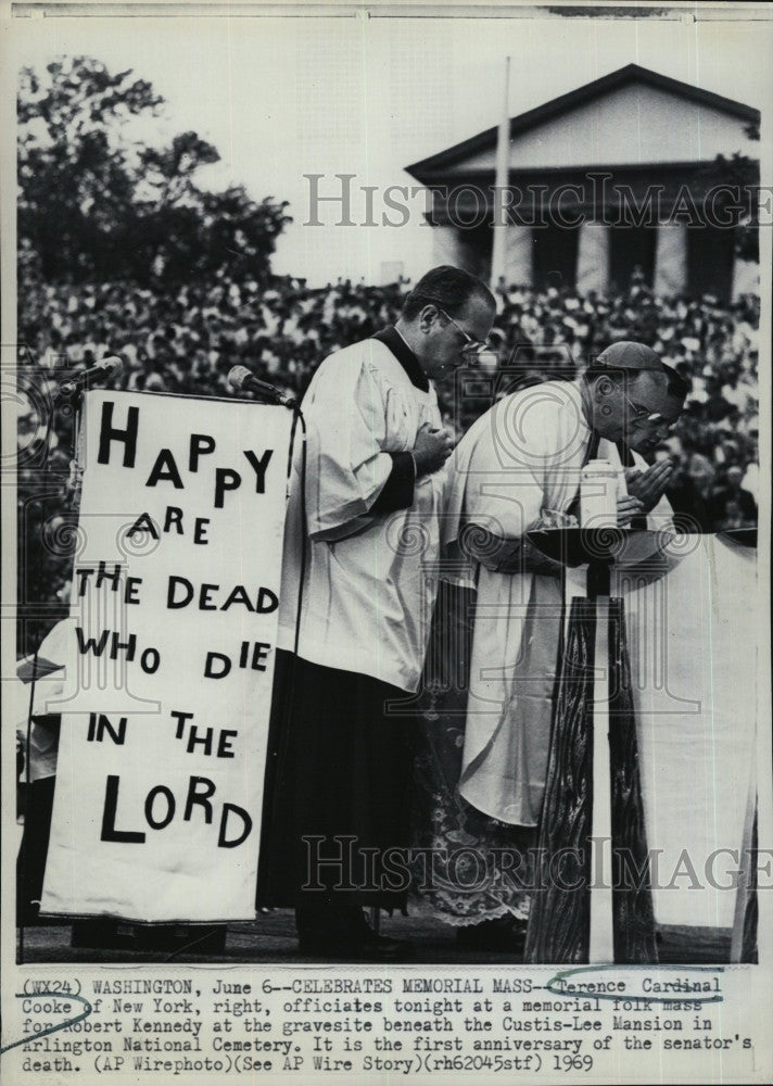 1969 Press Photo Terence Cardinal Cooke Celebrates Memorial Mass - Historic Images