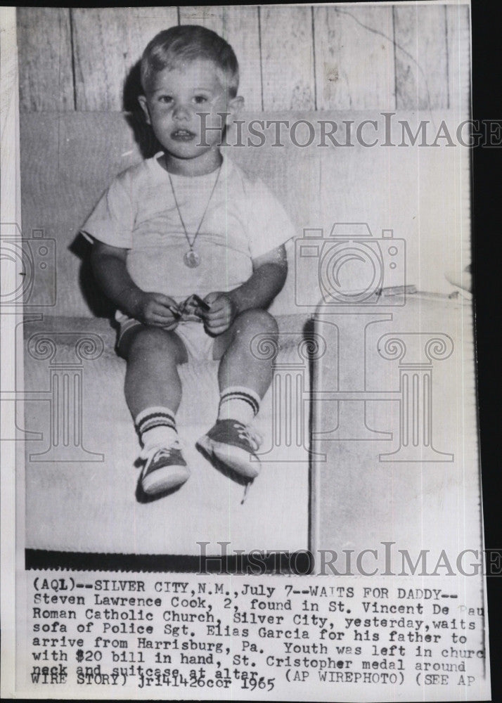 1965 Press Photo Steven Cook at St. Vincent De Paul Church  waiting for his dad - Historic Images