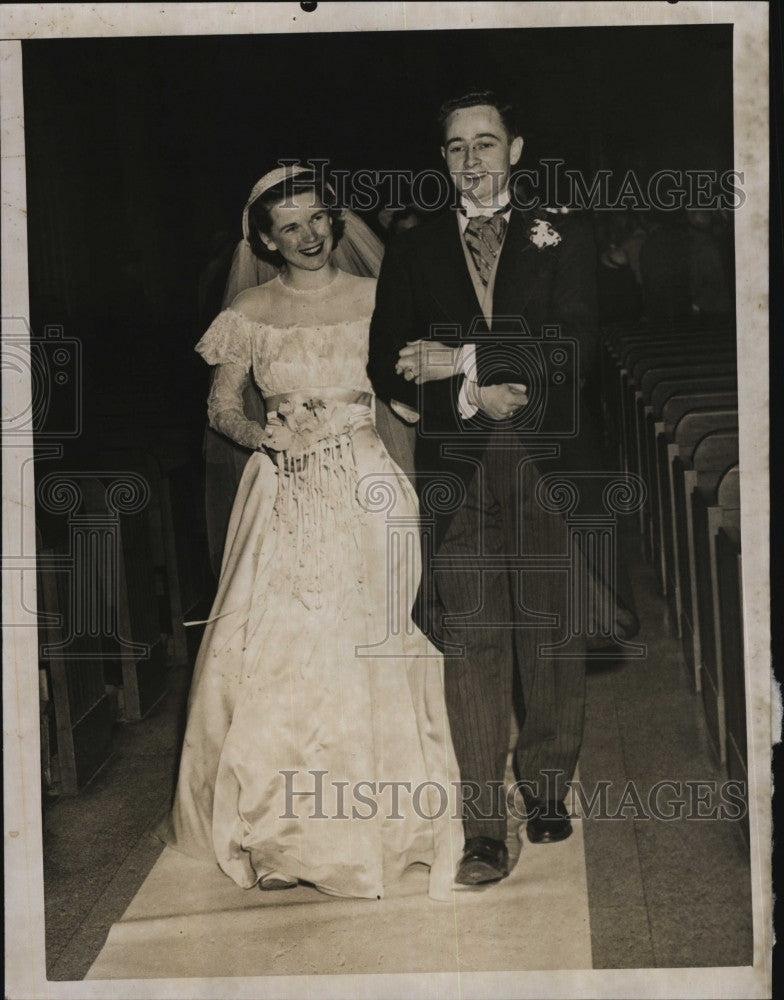 1951 Press Photo Mr. and Mrs.James F. Cosgrove Jr.leaving the church. - Historic Images