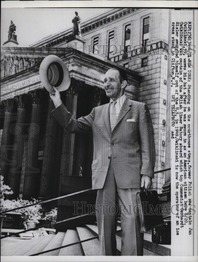 1960 Press Photo Former Polish Captain Jan Cwiklinski After Becoming US Citizen - Historic Images