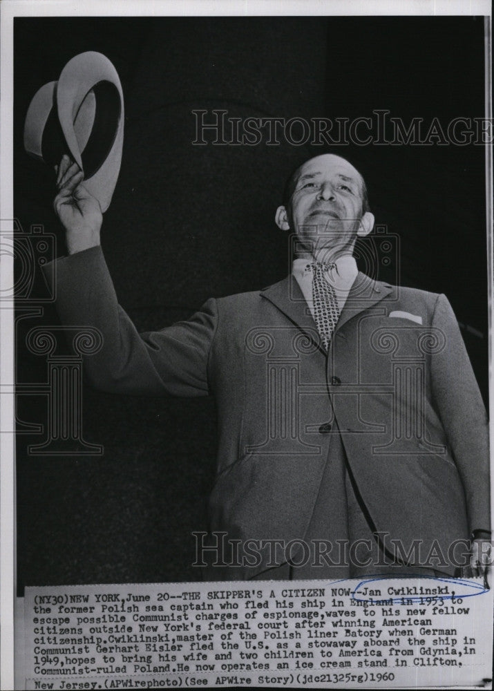 1960 Press Photo Jan Cwiklinski Former Polish Captain now American Citizen - Historic Images