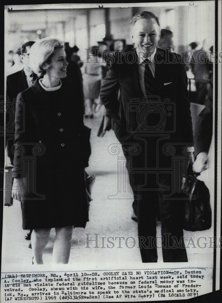 1969 Press Photo Dr. Denton Cooley, wife Louis Thomas - Historic Images