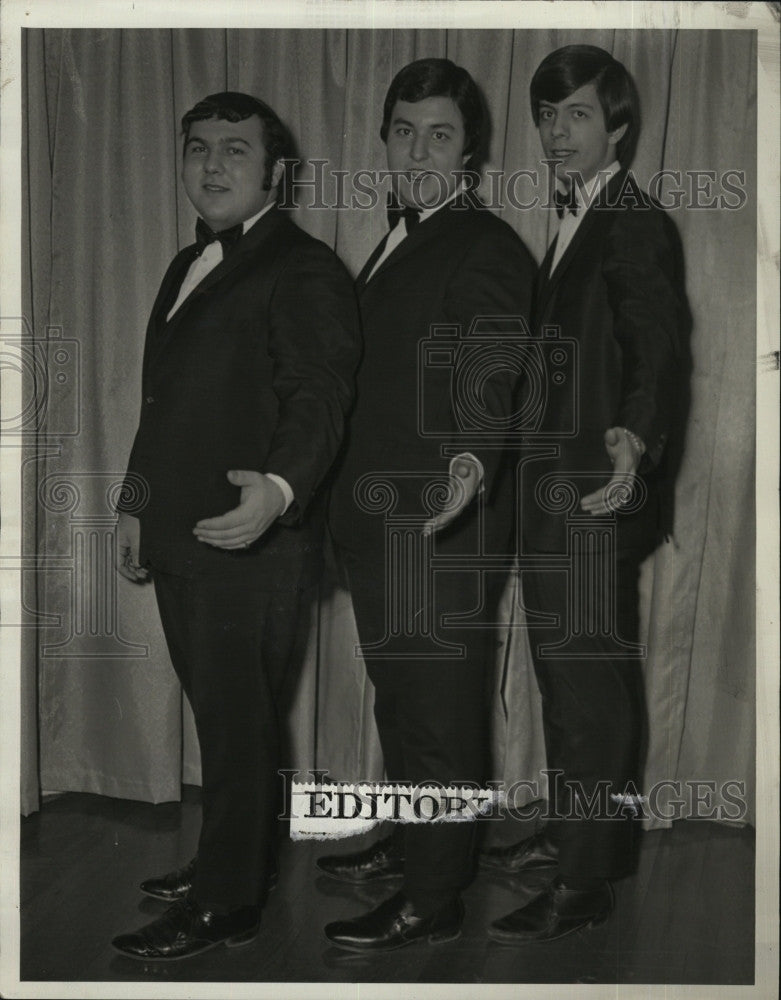 1970 Press Photo Angelo Correnti, Ronald Costa &amp; Jospeh Silva As &quot;The Results&quot; - Historic Images