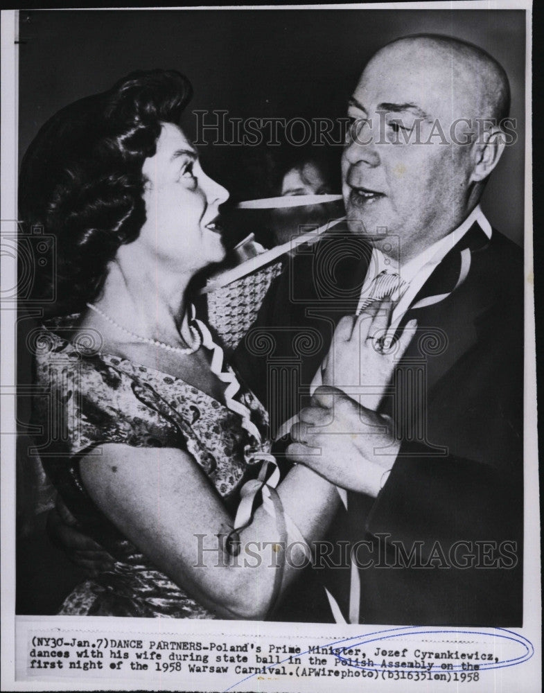 1958 Press Photo Poland&#39;s Prime Minister Jezef Cyrankiewicz &amp; Wife Dancing - Historic Images