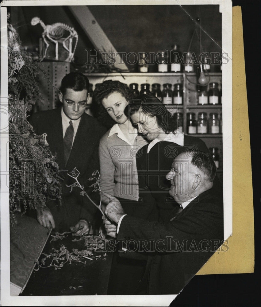 Press Photo Lucy Duffy, Winifred Guba, Wayne Vincent of Mass College of Pharmacy - Historic Images