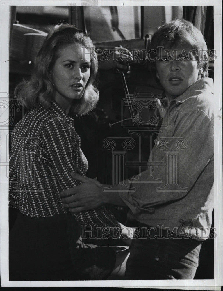 1970 Press Photo Doria Cook &amp; John Neilson Star In Southern Fried - Historic Images