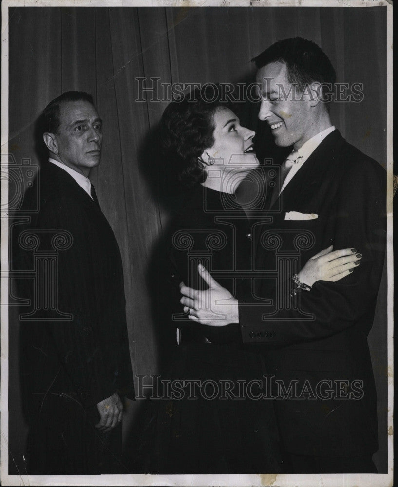 1955 Press Photo John Dell &amp; Polly  Bergen in &quot;Champagne Complex&quot; - Historic Images