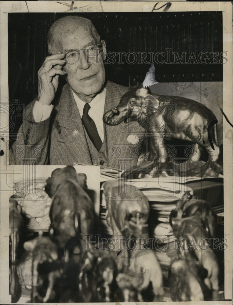 1948 Press Photo Fred Cook at his desk in the Mass. state house - Historic Images