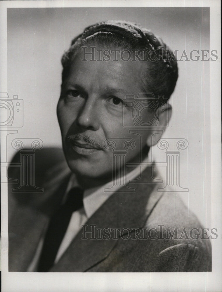 1951 Press Photo Roger Pryor, narrator for "Theatre Guild on the Air" - Historic Images