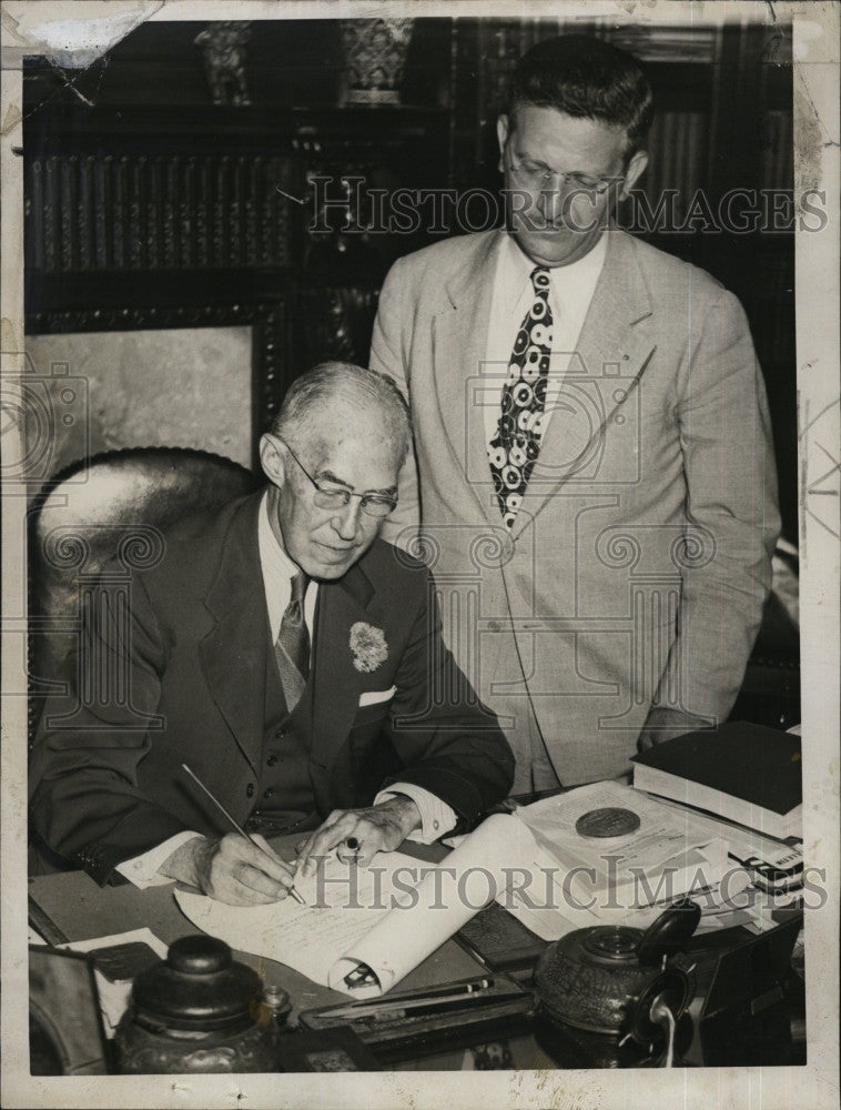 1945 Press Photo Fred Cook,  Sec of State for Mass. - Historic Images