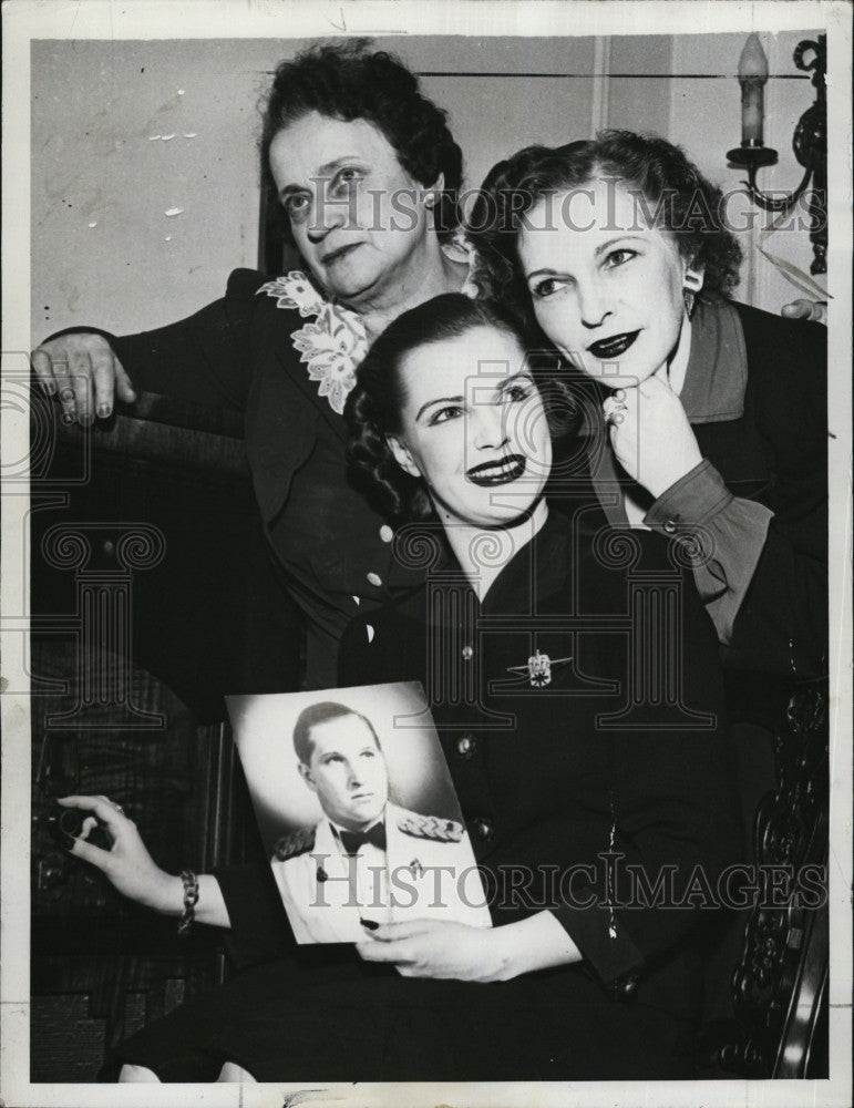 1942 Press Photo Mrs R Lorenz,Talia Wermuth,Mrs C Wernuth &amp; military son - Historic Images