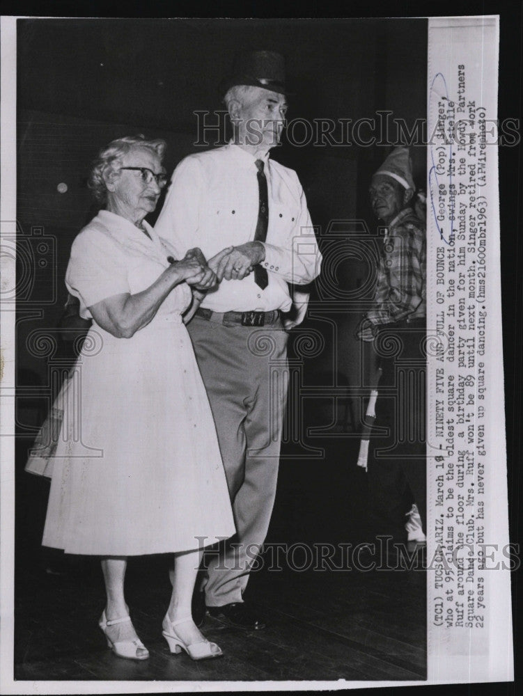 1963 Press Photo George Singer,95 &amp; Mrs E. Ruff,88 Square dancing - Historic Images