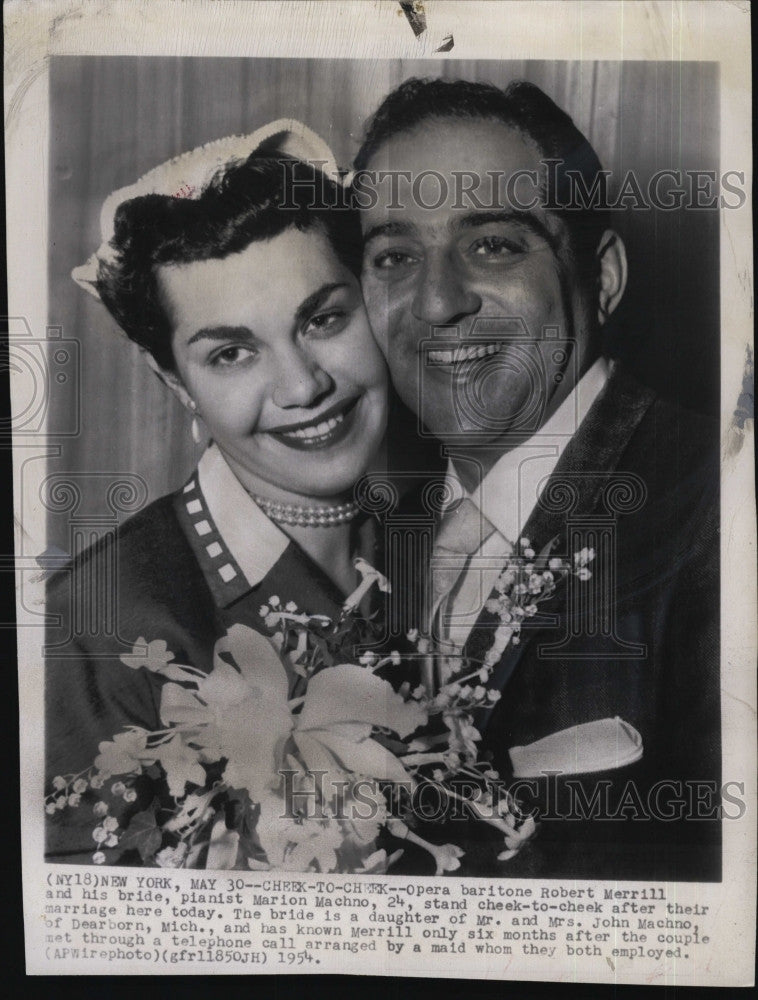 1954 Press Photo Opera star baritone Robert Merrill &amp; bride MArion Machno - Historic Images