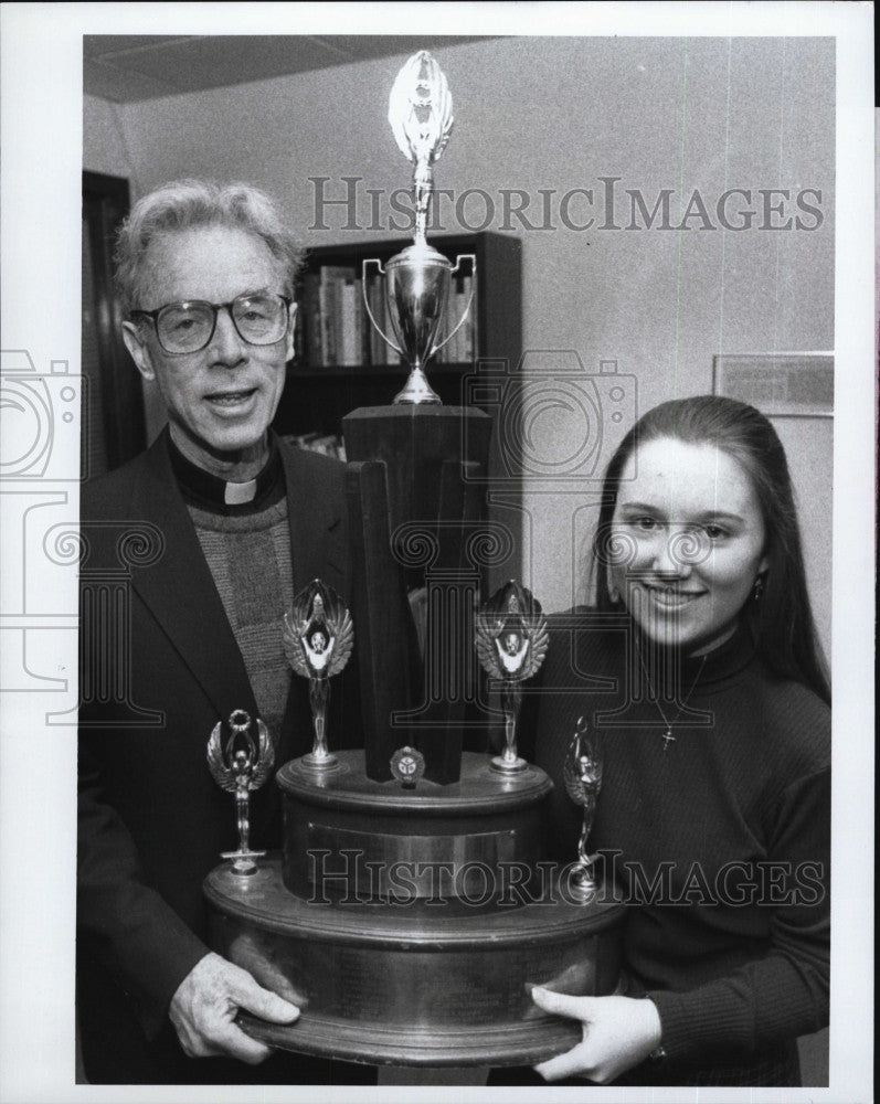 1997 Press Photo Rev. Joseph Kierce and Nicole Pascarelli Win Bill Mullen Award - Historic Images