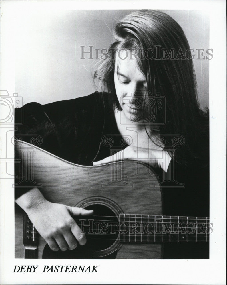 1994 Press Photo Deby Pasternak, New England folk/jazz/blues singer, songwriter - Historic Images